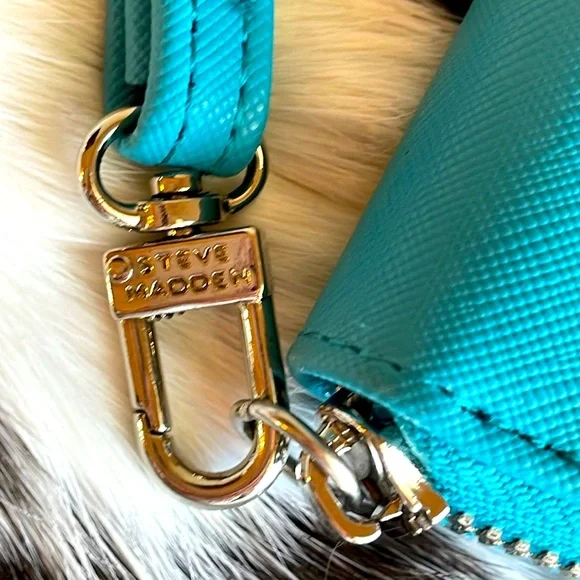 Steve Madden zip around wallet wristlet, teal green with gold hardware. CLEAN!! - Picture 4 of 8